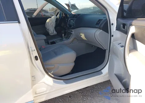 2013 Toyota Highlander Se V6 from USA, damaged, VIN 5TDBK3EH5DS225827